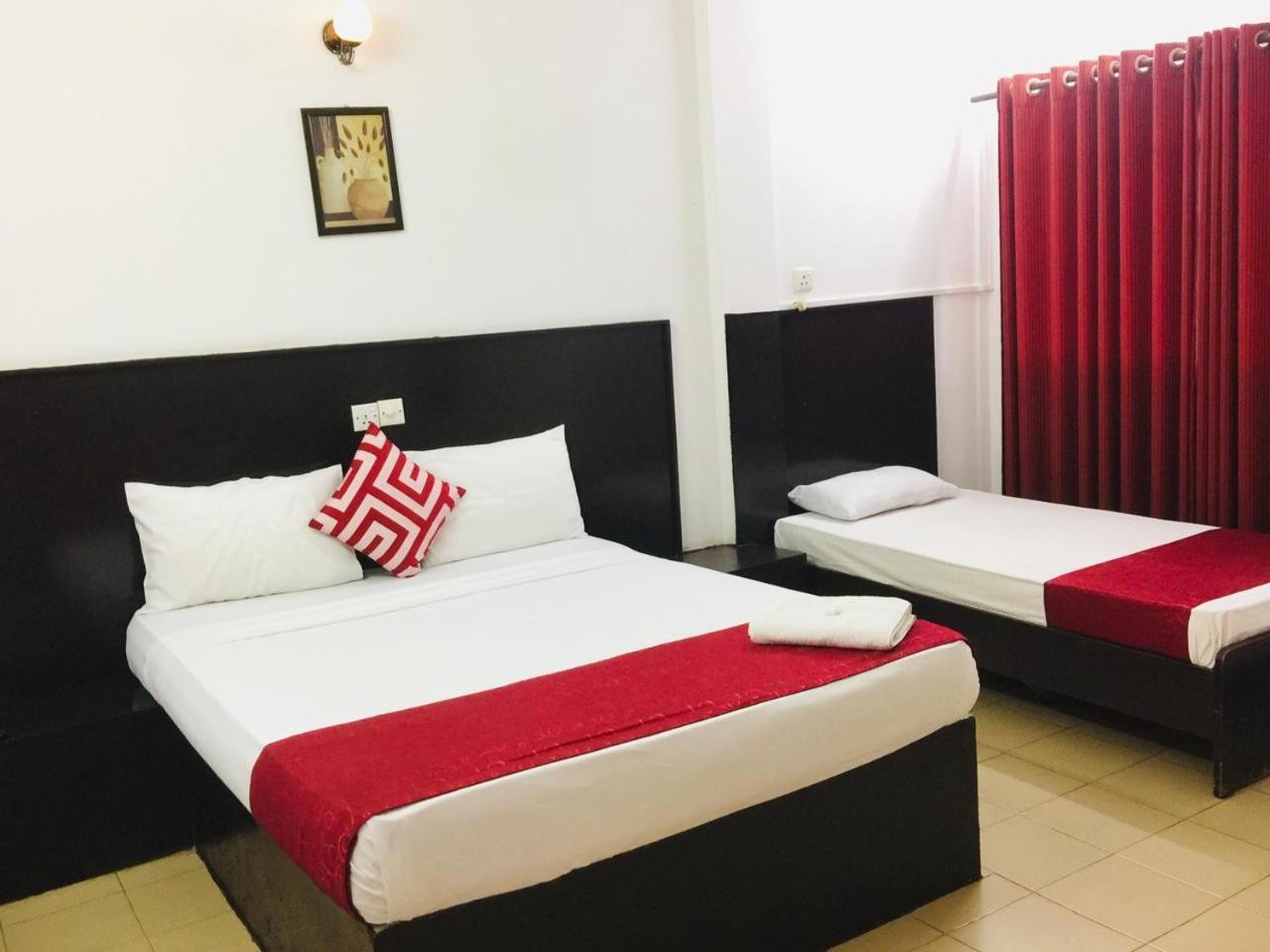 Hotel Nelly Vavuniya Buitenkant foto