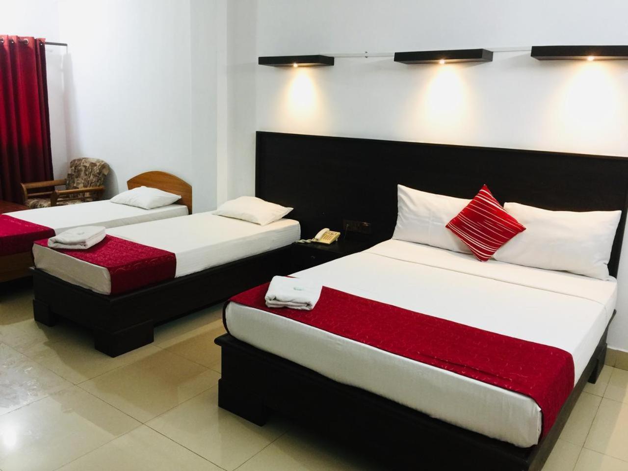 Hotel Nelly Vavuniya Buitenkant foto