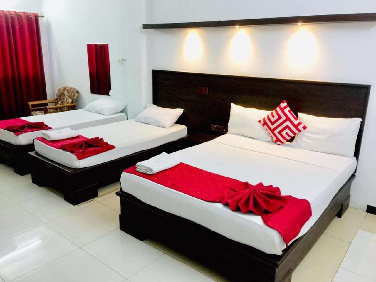 Hotel Nelly Vavuniya Buitenkant foto