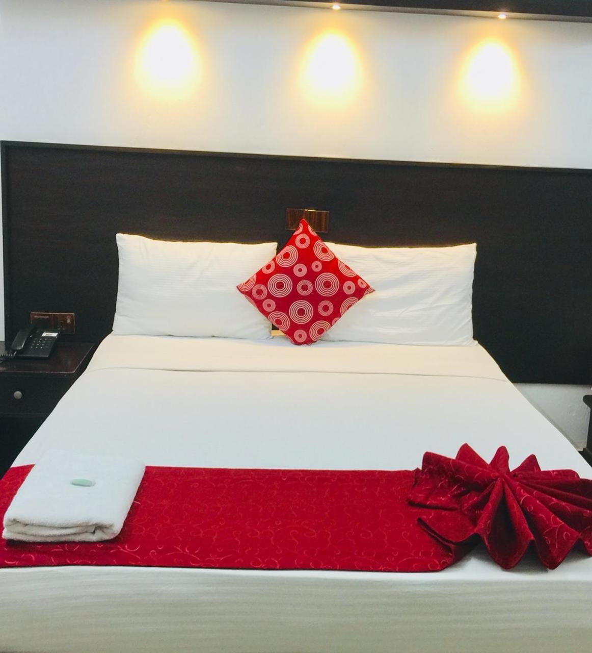 Hotel Nelly Vavuniya Buitenkant foto
