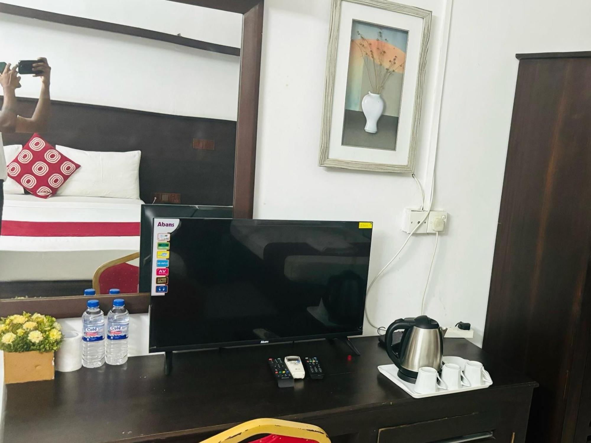 Hotel Nelly Vavuniya Kamer foto
