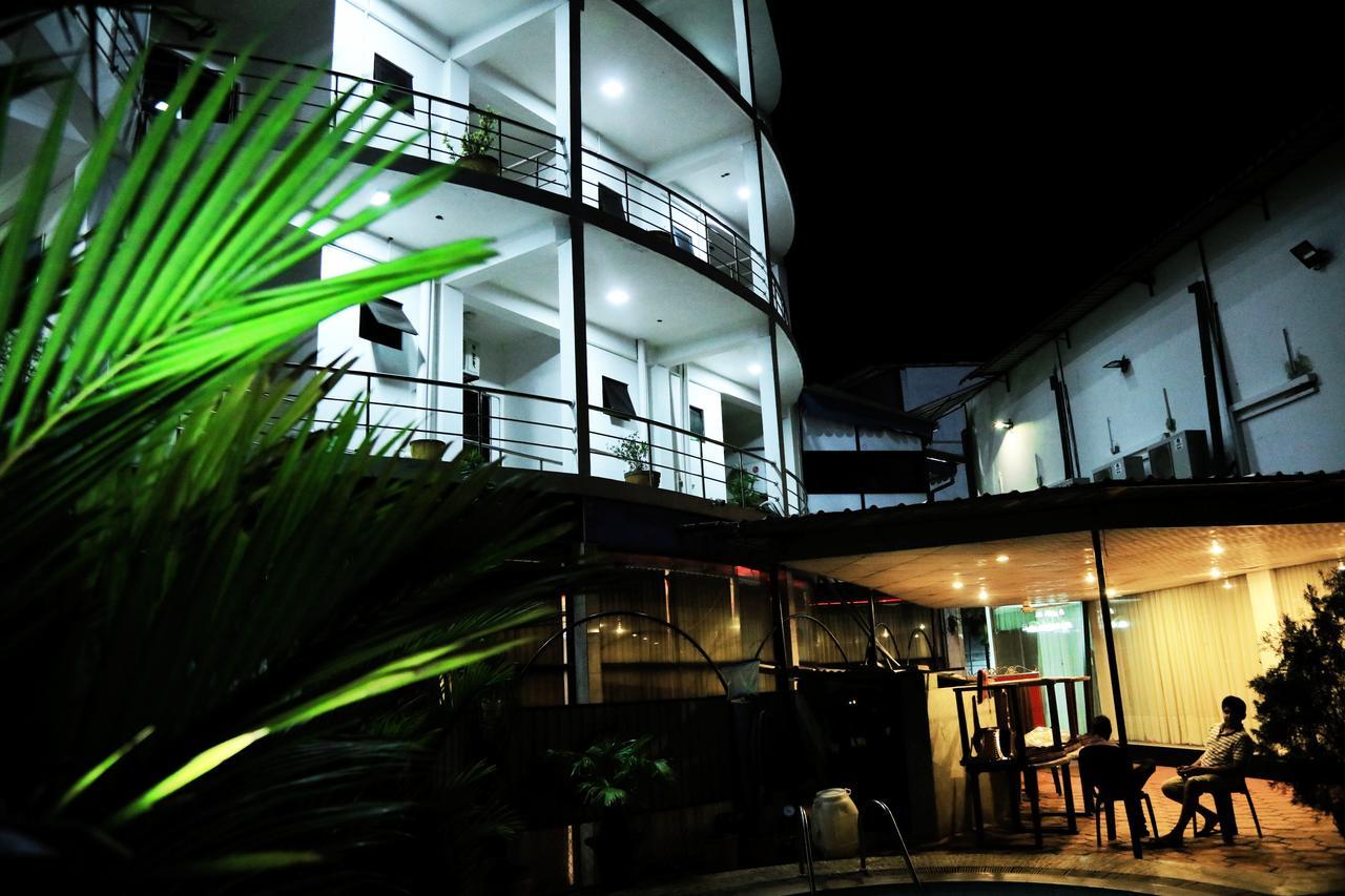 Hotel Nelly Vavuniya Buitenkant foto
