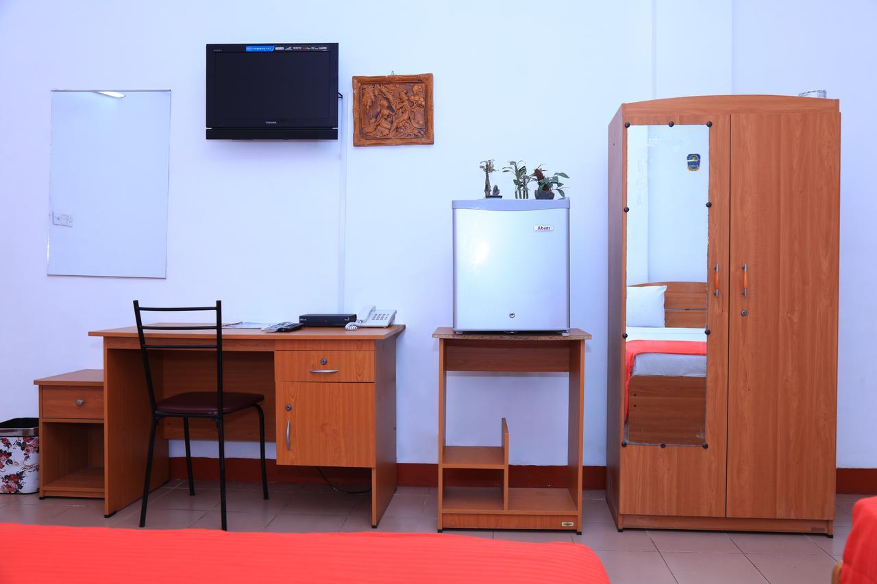 Hotel Nelly Vavuniya Buitenkant foto