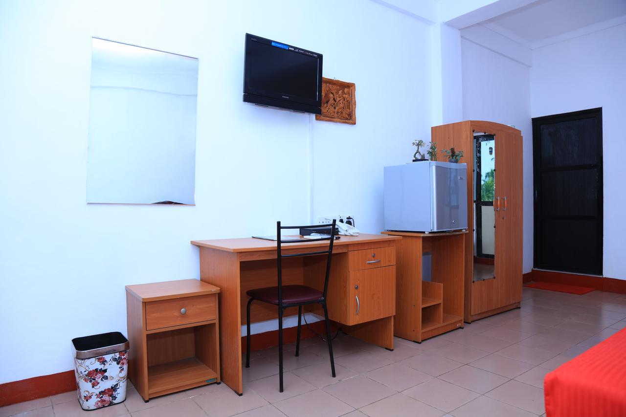 Hotel Nelly Vavuniya Buitenkant foto