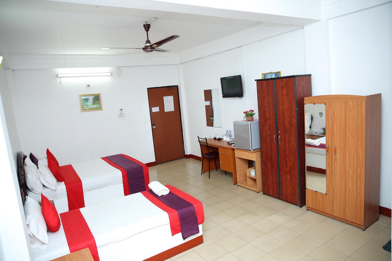 Hotel Nelly Vavuniya Buitenkant foto