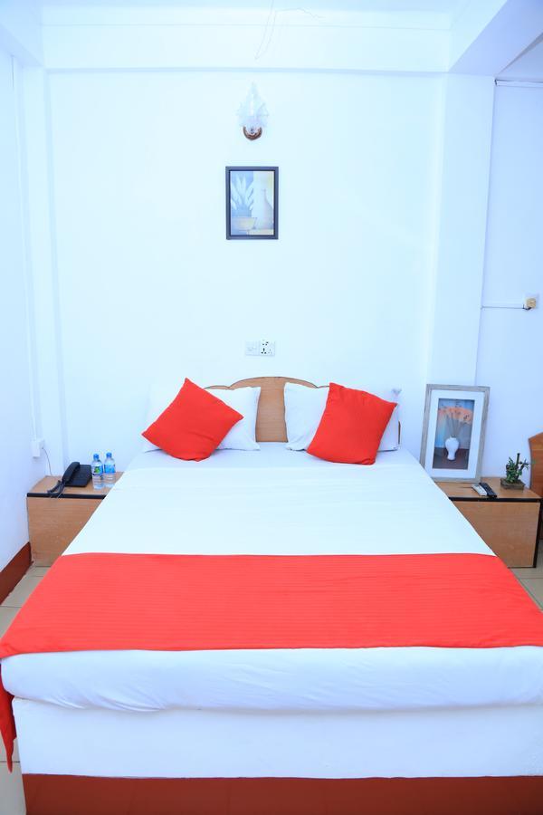 Hotel Nelly Vavuniya Buitenkant foto