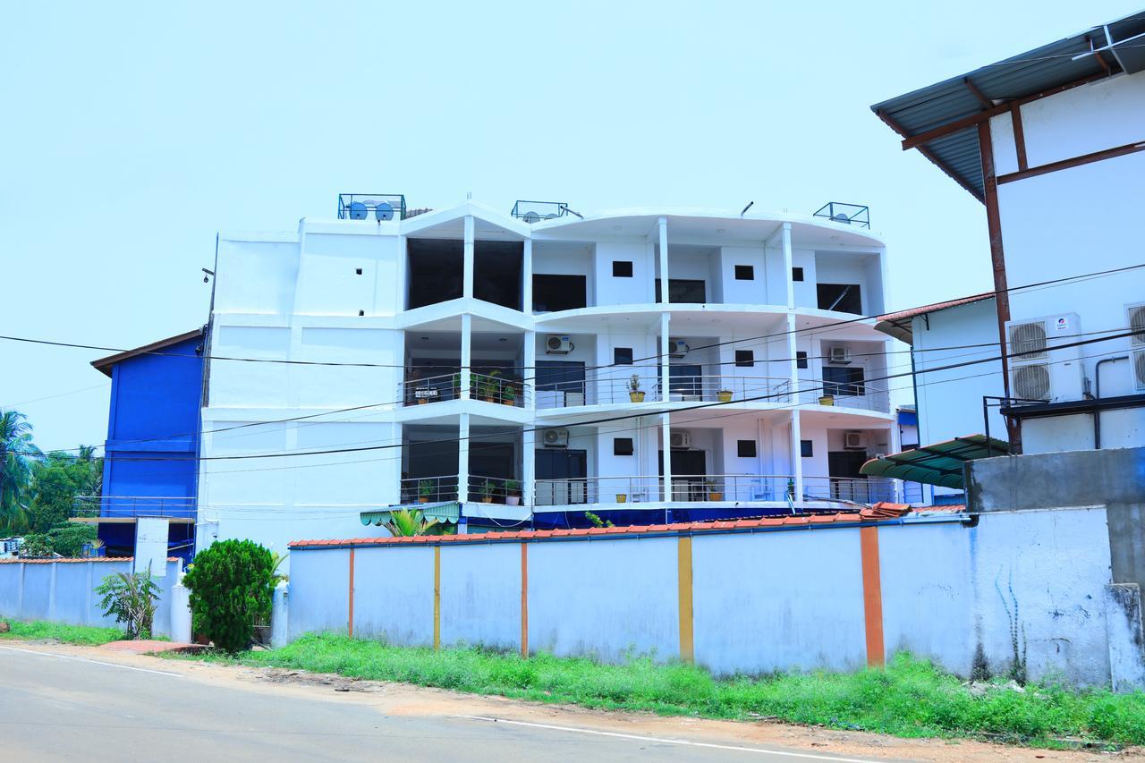 Hotel Nelly Vavuniya Buitenkant foto