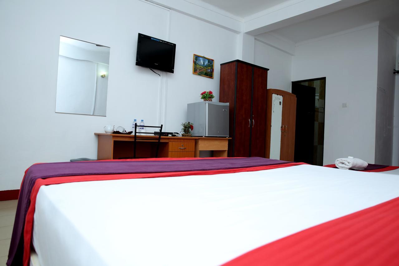 Hotel Nelly Vavuniya Buitenkant foto