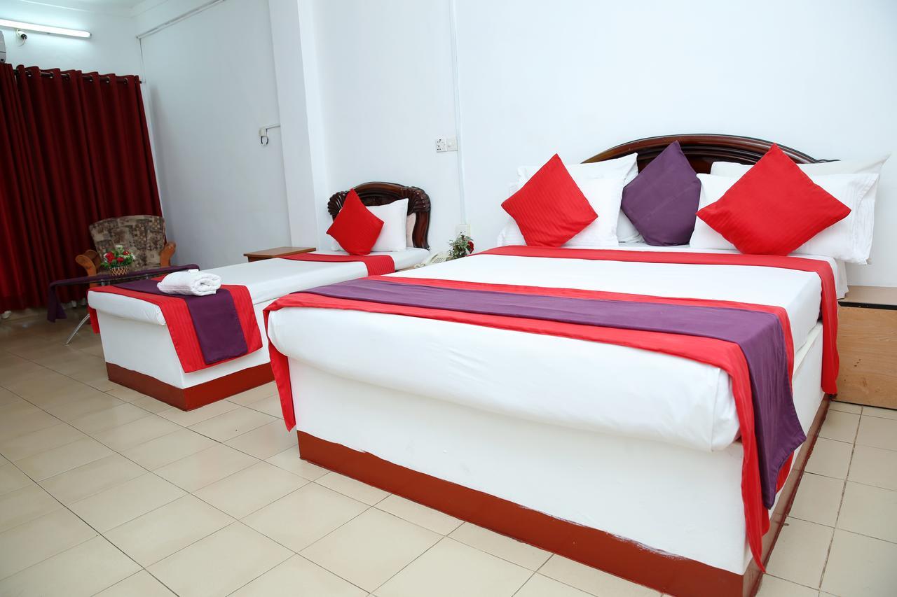 Hotel Nelly Vavuniya Buitenkant foto