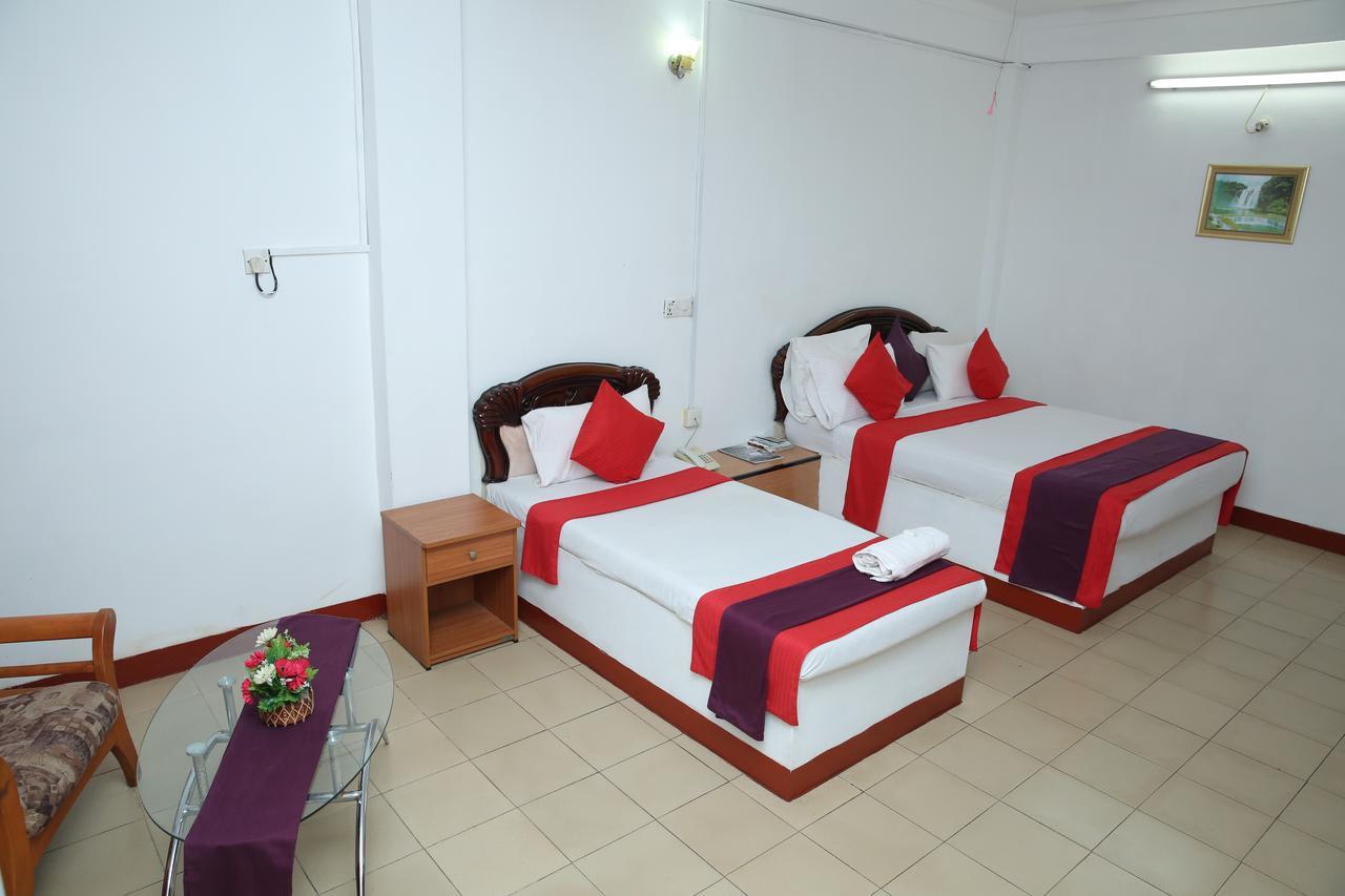 Hotel Nelly Vavuniya Buitenkant foto