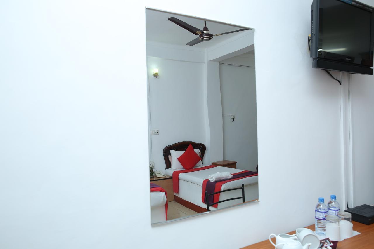 Hotel Nelly Vavuniya Buitenkant foto
