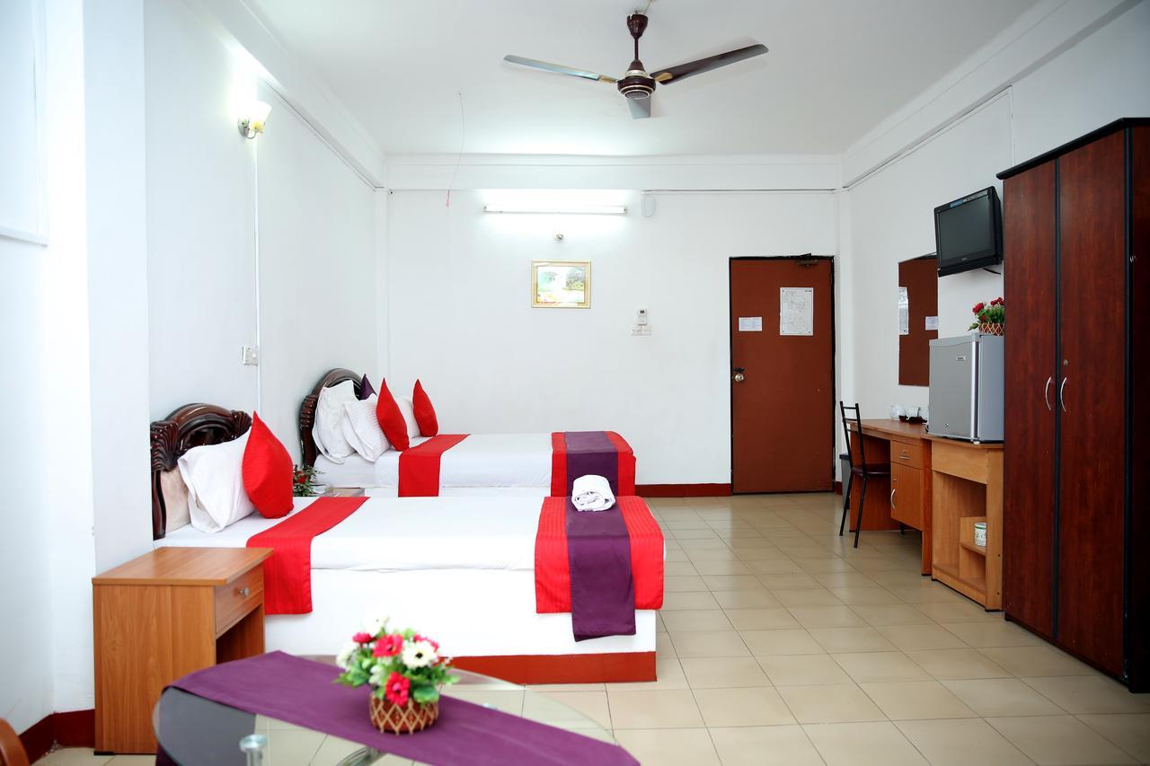 Hotel Nelly Vavuniya Buitenkant foto