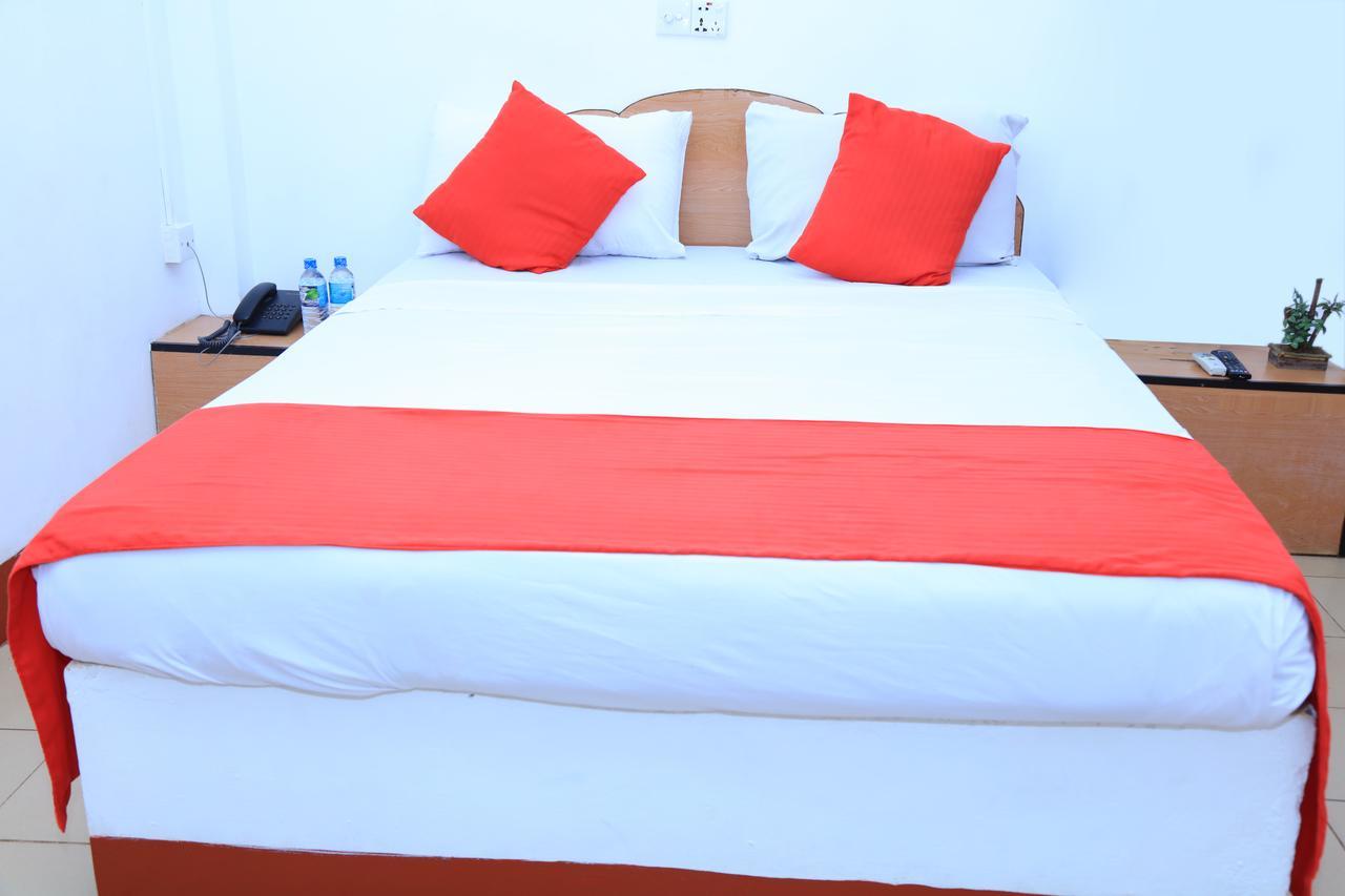 Hotel Nelly Vavuniya Buitenkant foto